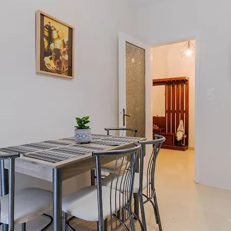 Zeus 2-bdrm Apartment, Vesta Philoxenia